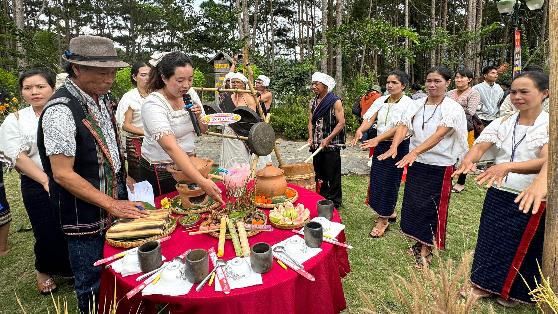 Dựa vào Nhân dân để xây dựng, chỉnh đốn Đảng