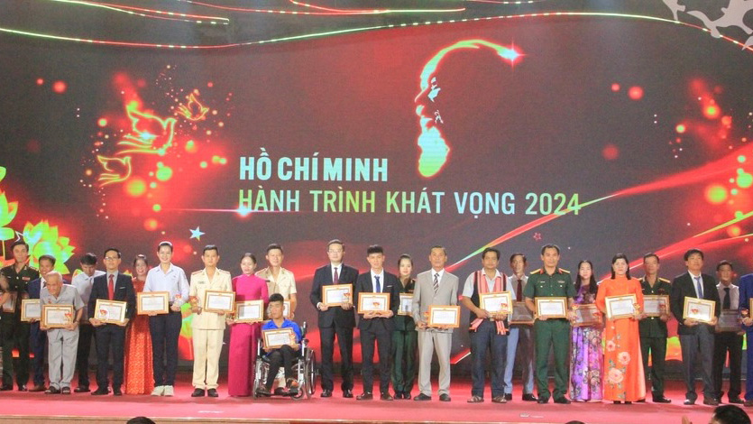 Giao lưu các điển hình tiêu biểu trong học tập và làm theo tư tưởng, đạo đức, phong cách Hồ Chí Minh