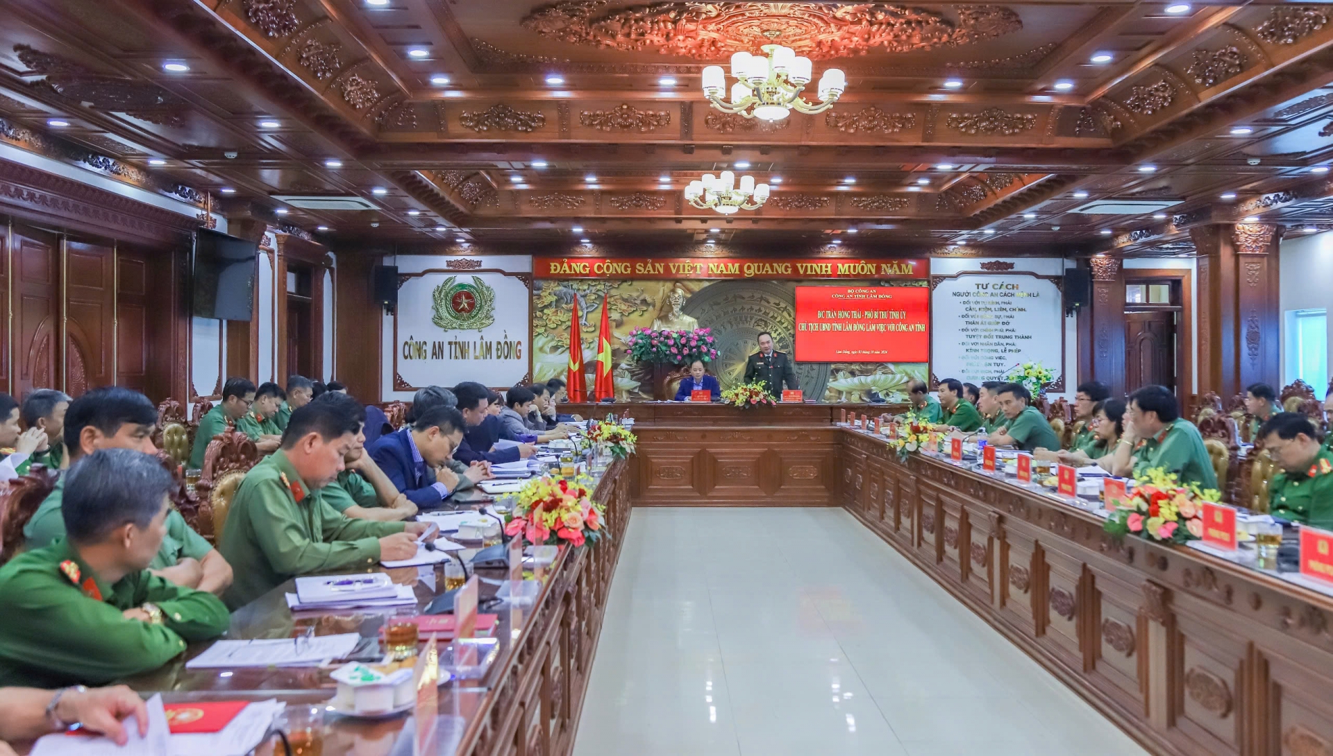 Chủ tịch UBND tỉnh Trần Hồng Thái làm việc với Công an Lâm Đồng