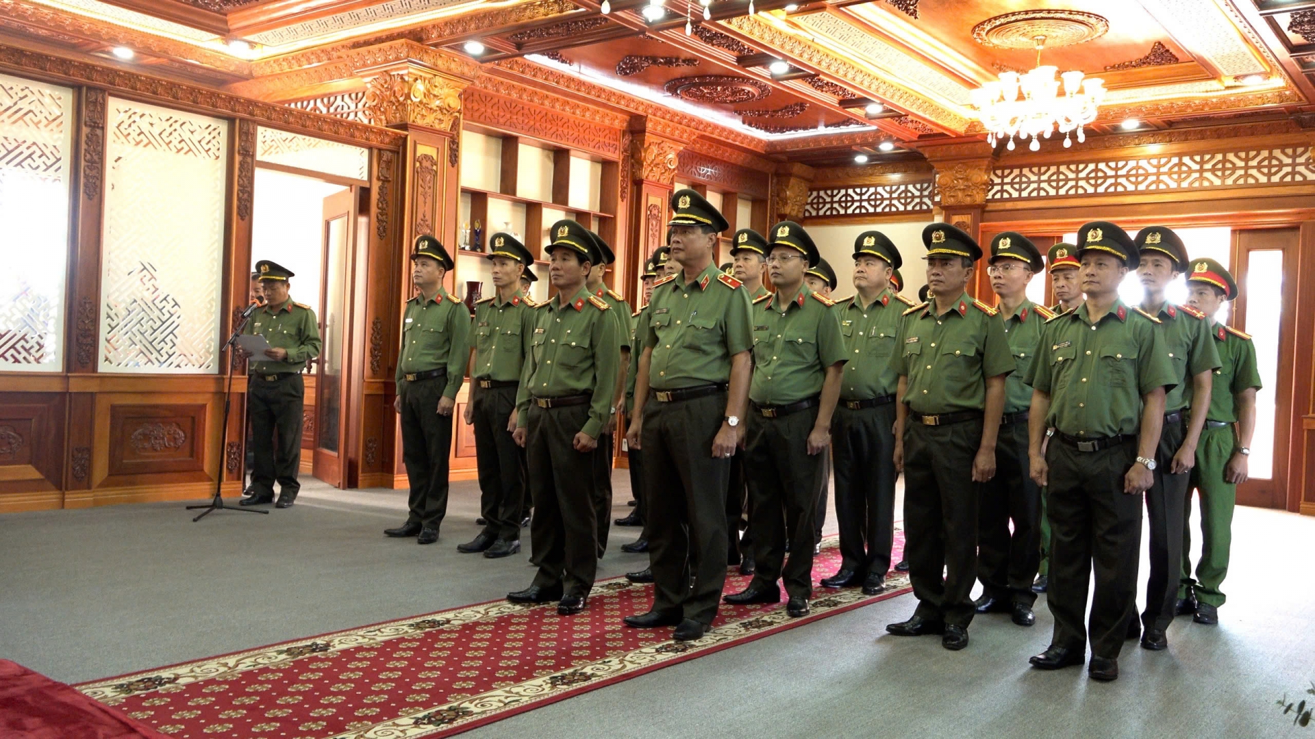 Đoàn đại biểu Đại hội Khỏe vì an ninh Tổ quốc lần thứ IX dâng hương tưởng niệm Chủ tịch Hồ Chí Minh