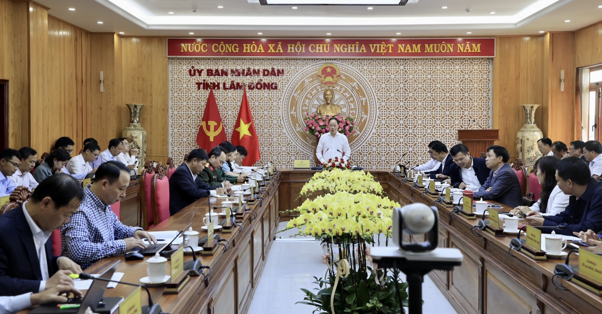 Chủ tịch UBND tỉnh Trần Hồng Thái chủ trì Hội nghị trực tuyến đánh giá tình hình kinh tế - xã hội 9 tháng