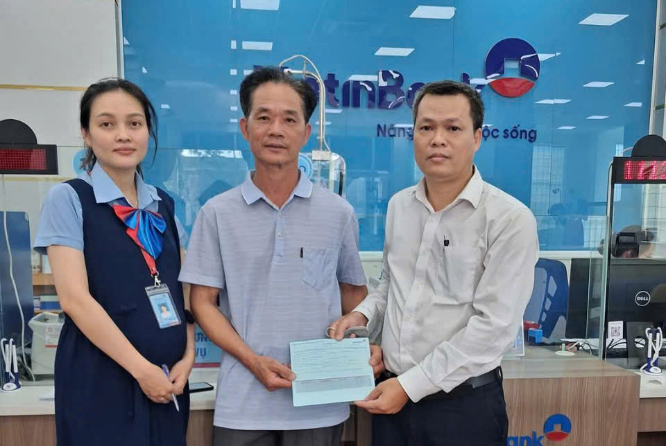 Trả lại 300 triệu đồng cho “khổ chủ” do chuyển khoản nhầm