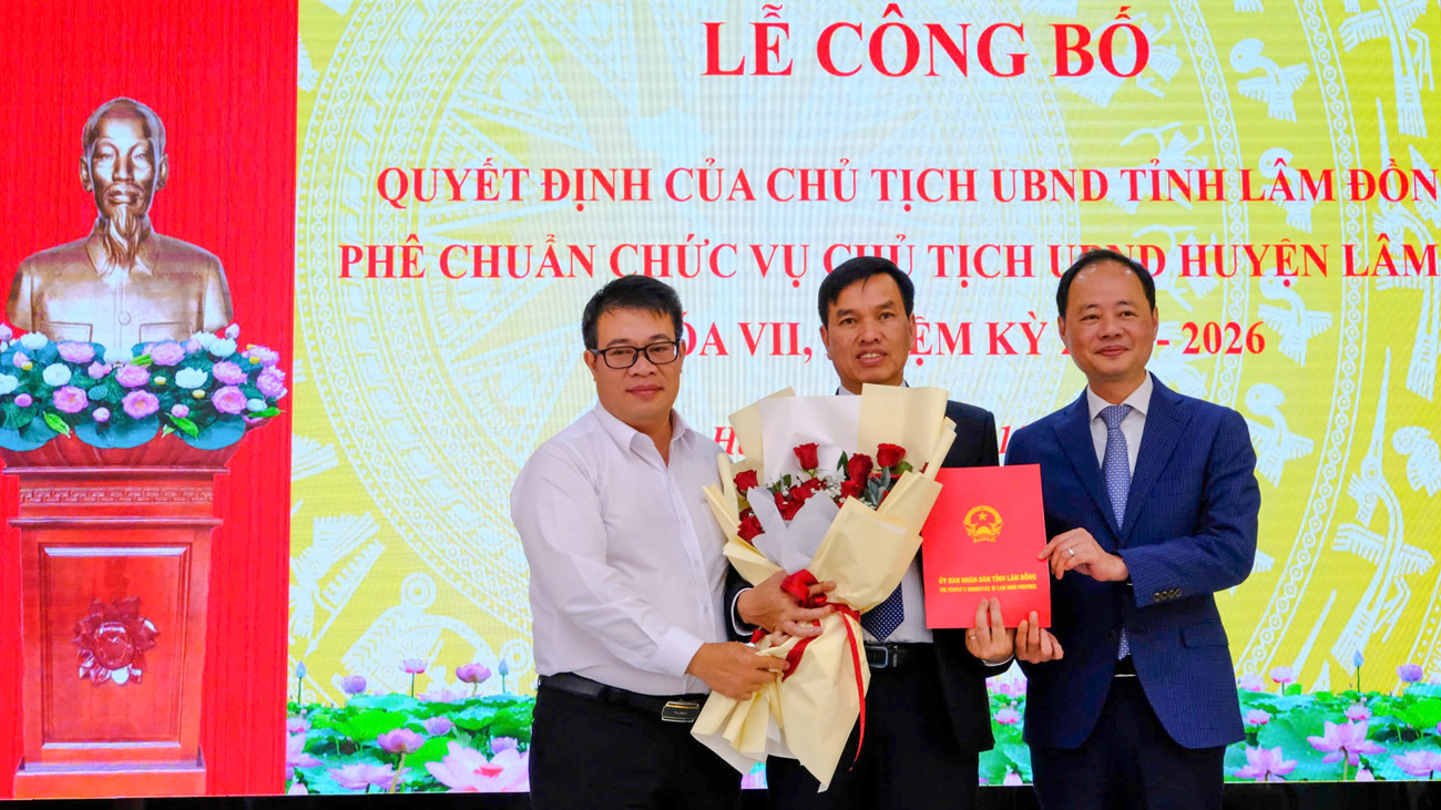 Công bố và trao Quyết định phê chuẩn Chủ tịch UBND huyện Lâm Hà