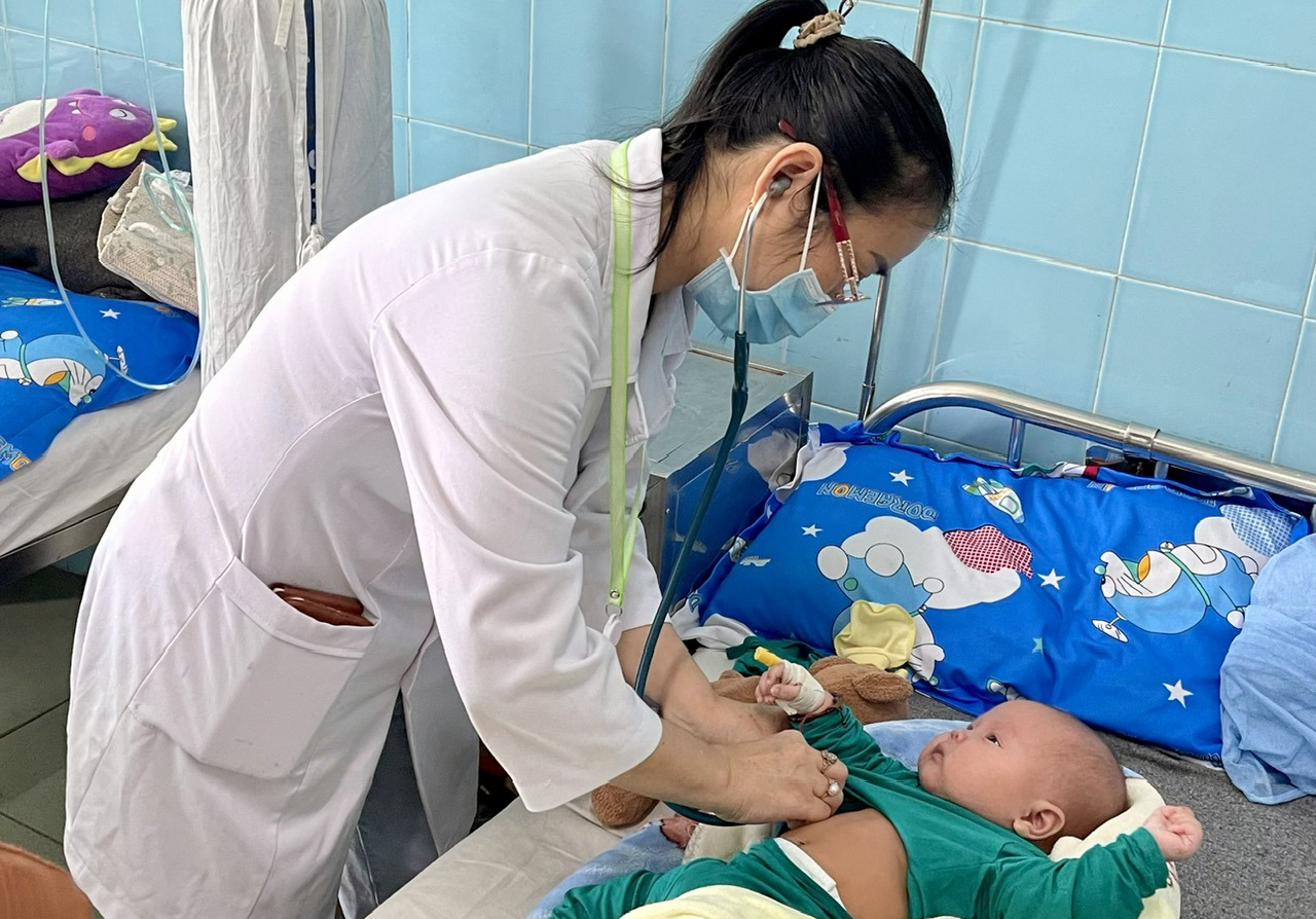 Tiếp tục củng cố, hoàn thiện, nâng cao chất lượng hoạt động của y tế cơ sở trong tình hình mới