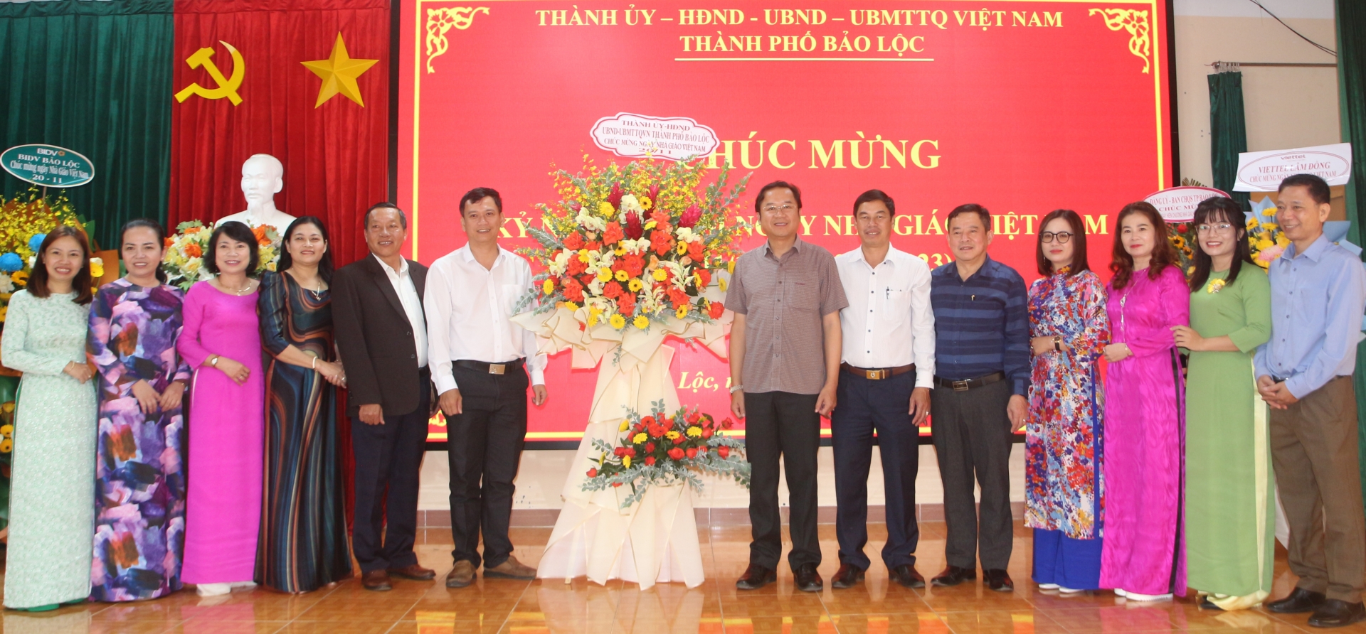 Lãnh đạo TP Bảo Lộc thăm, chúc mừng Ngày Nhà giáo Việt Nam