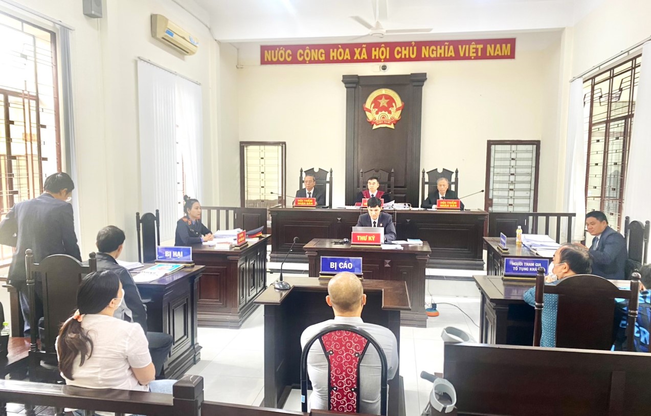 Bảo Lộc: Xét xử vụ án “đưa con đi chữa bệnh, nhận lại hũ tro cốt”