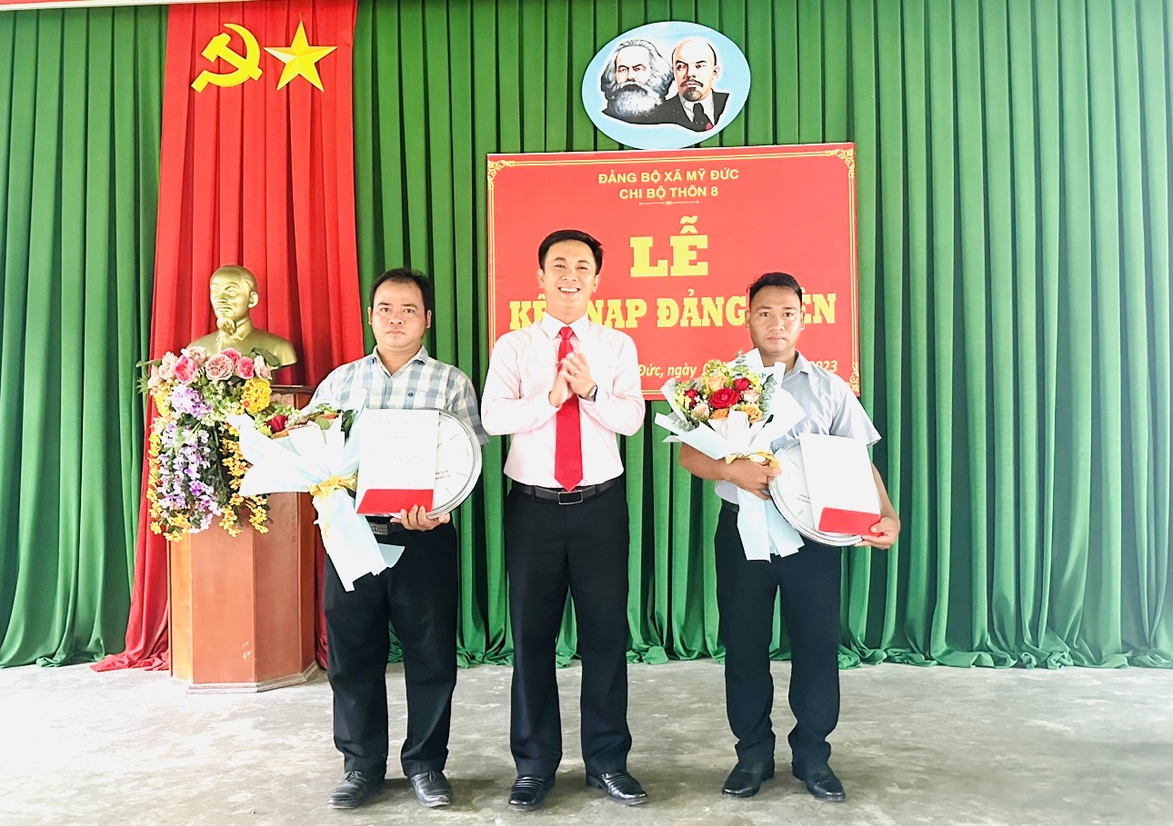 Buổi lễ kết nạp đảng viên mới đặc biệt ở xã Mỹ Đức