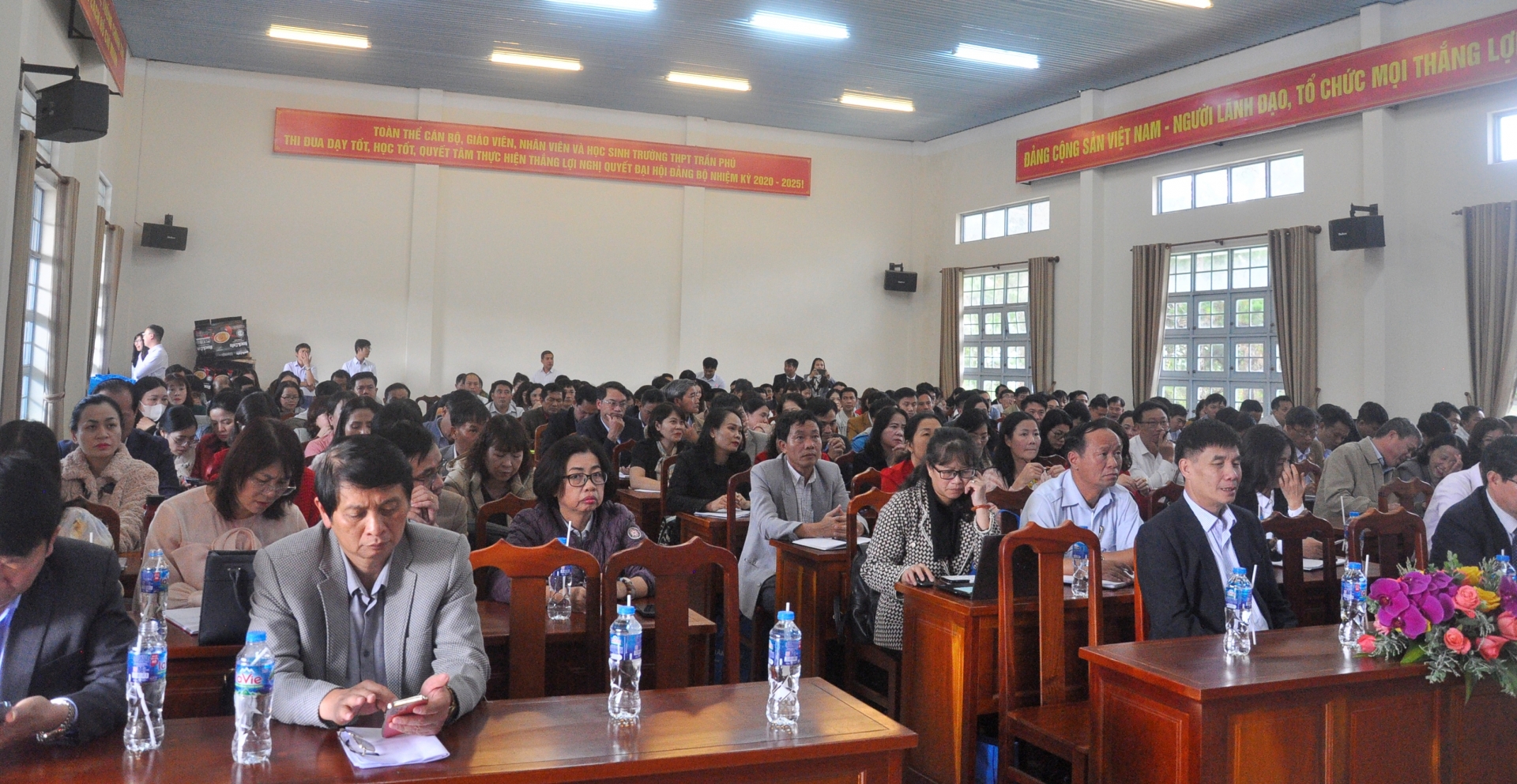 Nâng cao năng lực quản trị trường học trên môi trường số