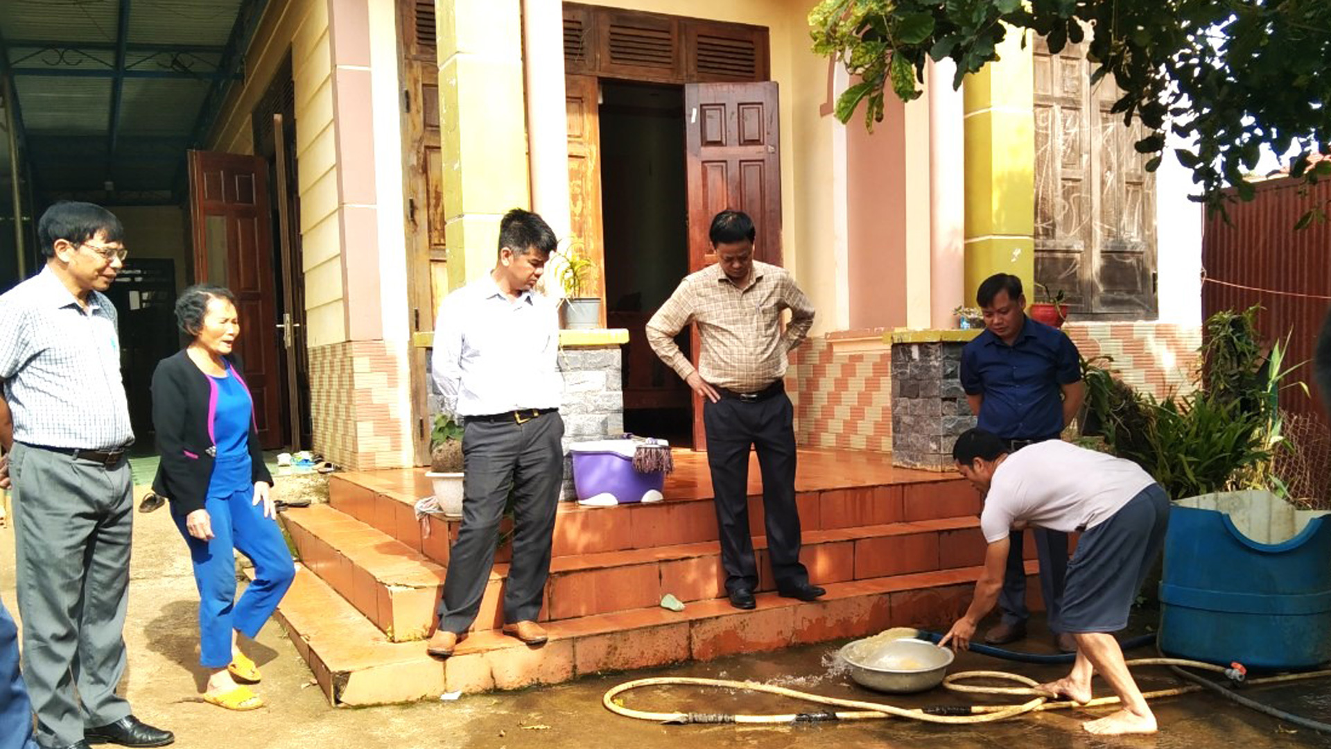Lãnh đạo huyện Bảo Lâm khảo sát, kiểm tra thông tin nước sinh hoạt tại Thôn 7, xã Lộc Ngãi bị ô nhiễm