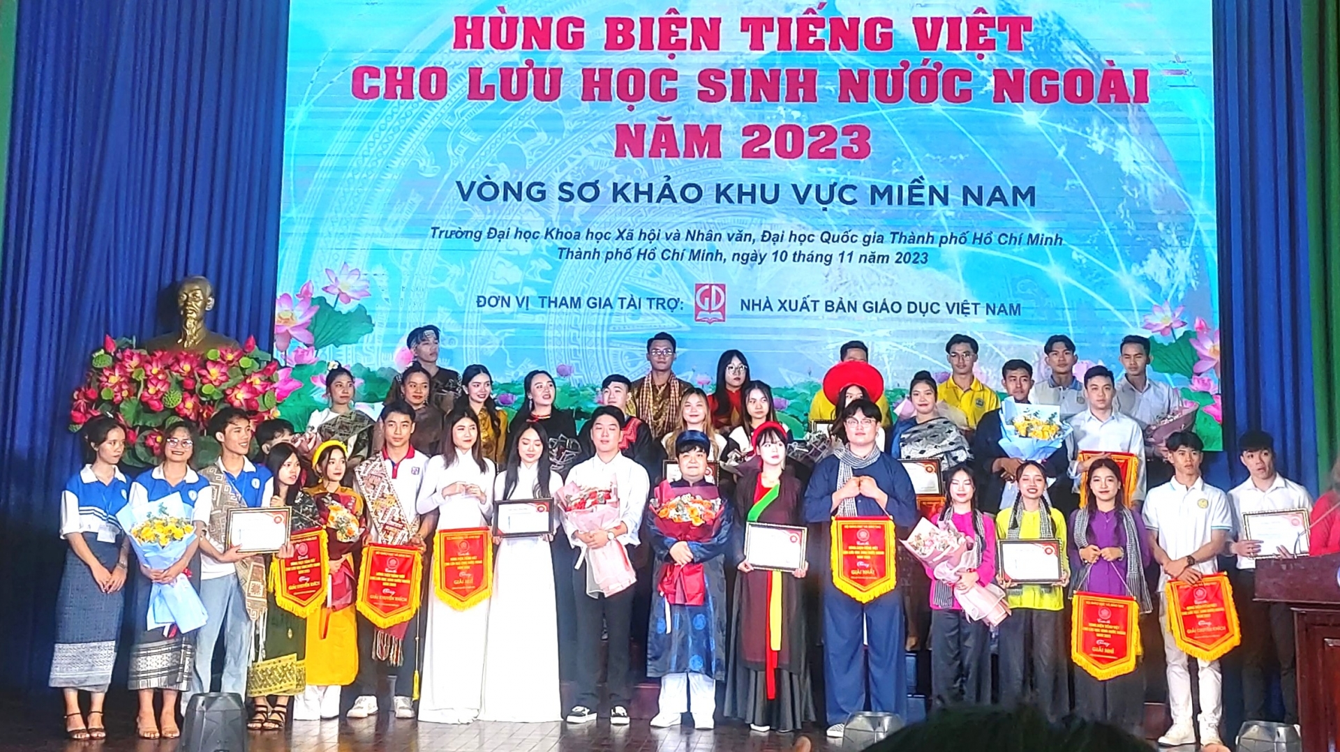 Đội Sinh viên Lào - Trường Đại học Đà Lạt đoạt giải khuyến khích thi hùng biện tiếng Việt