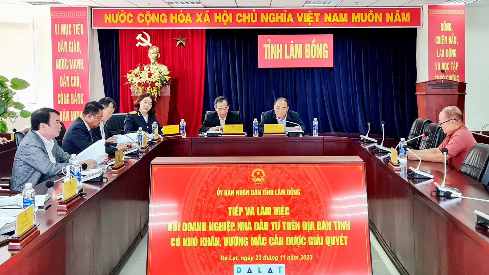 Phó Chủ tịch UBND tỉnh Phạm S chủ trì tiếp và làm việc với doanh nghiệp tháng 11