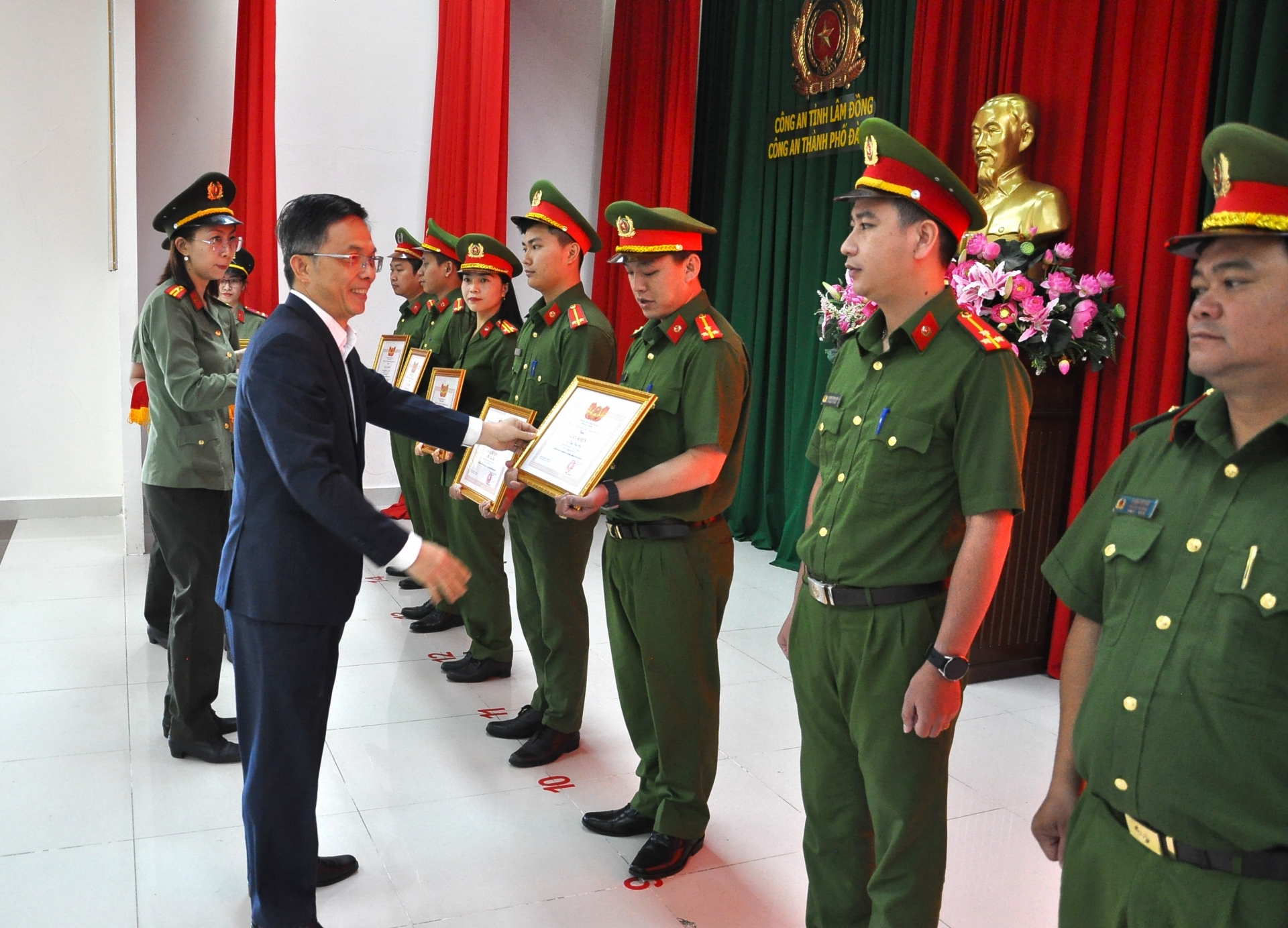 Đà Lạt: Khen thưởng đột xuất cho tập thể và cá nhân có thành tích trong phòng chống tội phạm