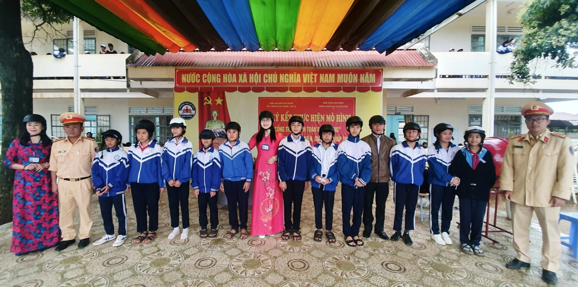 Đơn Dương: Tuyên truyền an toàn giao thông cho học sinh dân tộc thiểu số