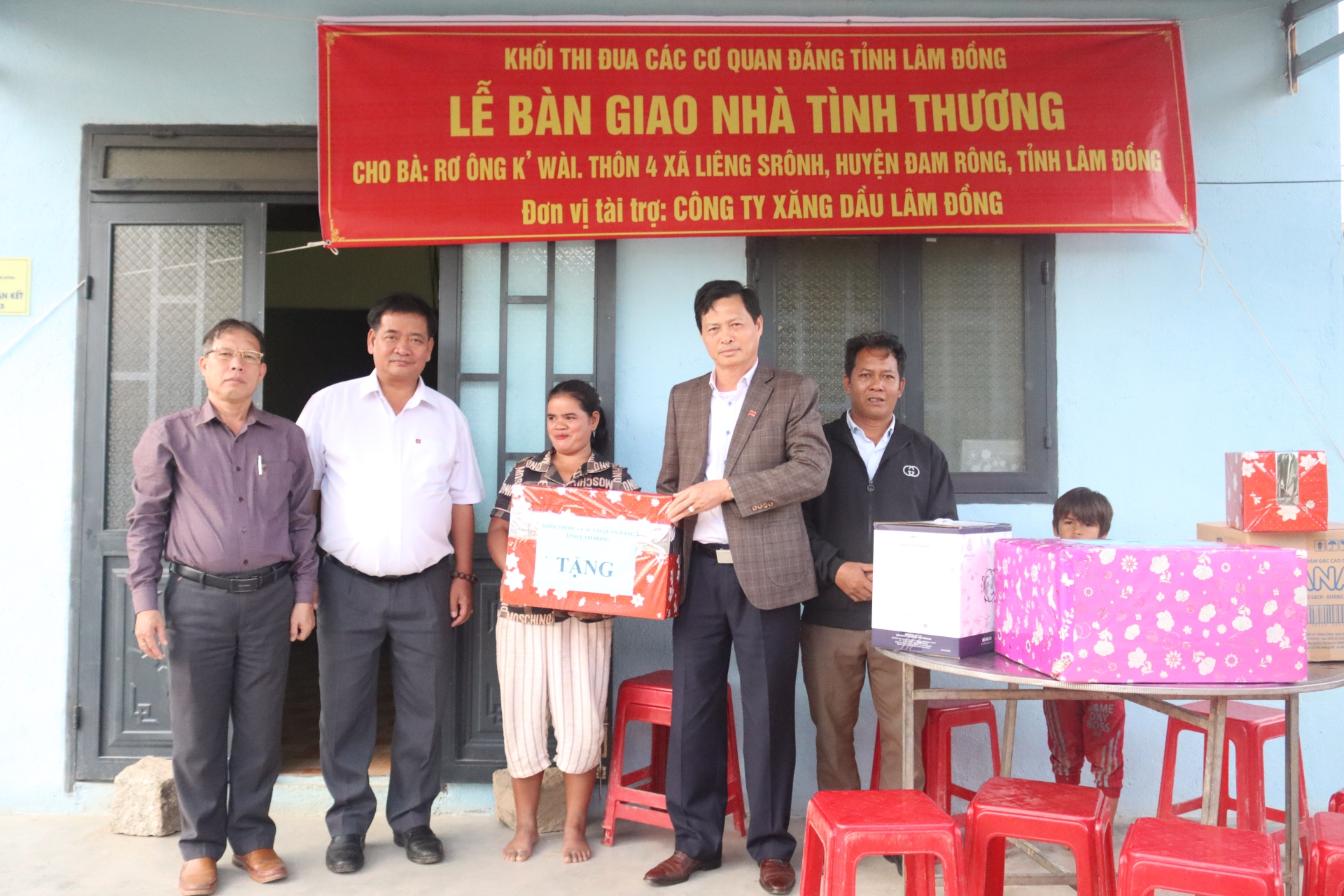 Trao nhà tình thương tại huyện Đam Rông