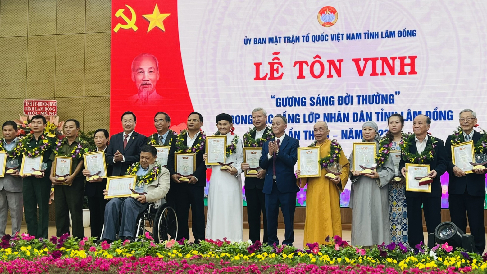 Tôn vinh 93 ''Gương sáng đời thường'' lần thứ II và tổng kết 20 năm ngày hội Đại đoàn kết toàn dân tộc (2003 - 2023)