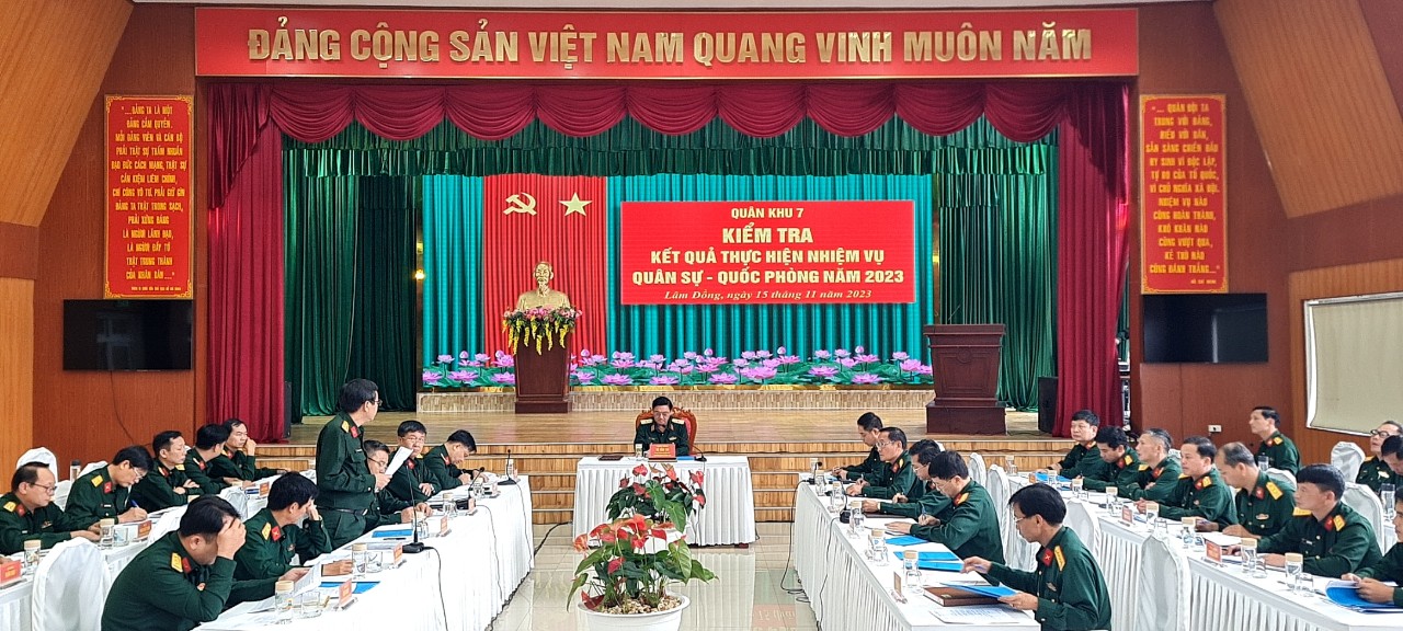 Quân khu 7 kiểm tra việc thực hiện nhiệm vụ tại Bộ CHQS tỉnh