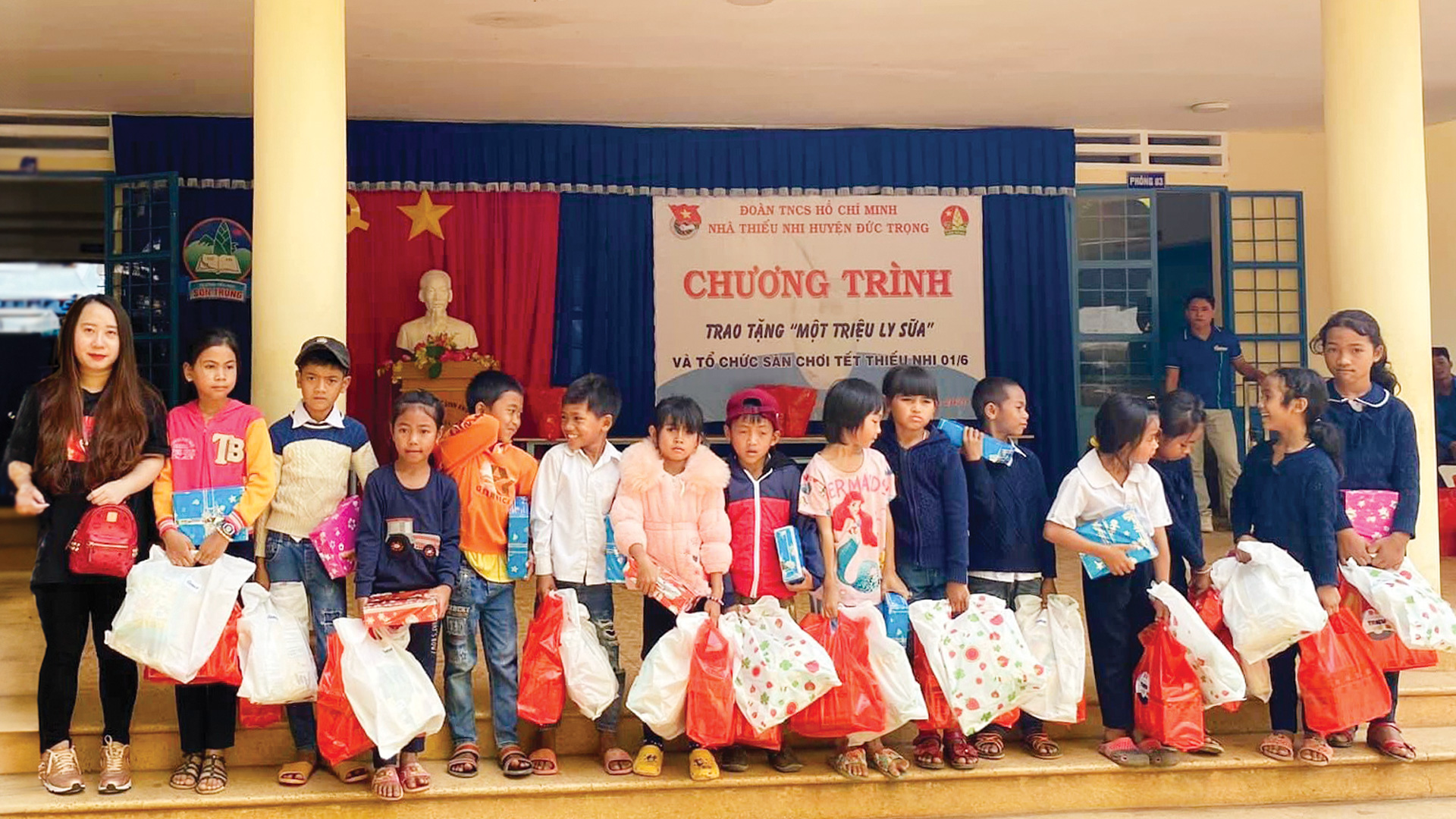 Gương sáng giữa đời thường