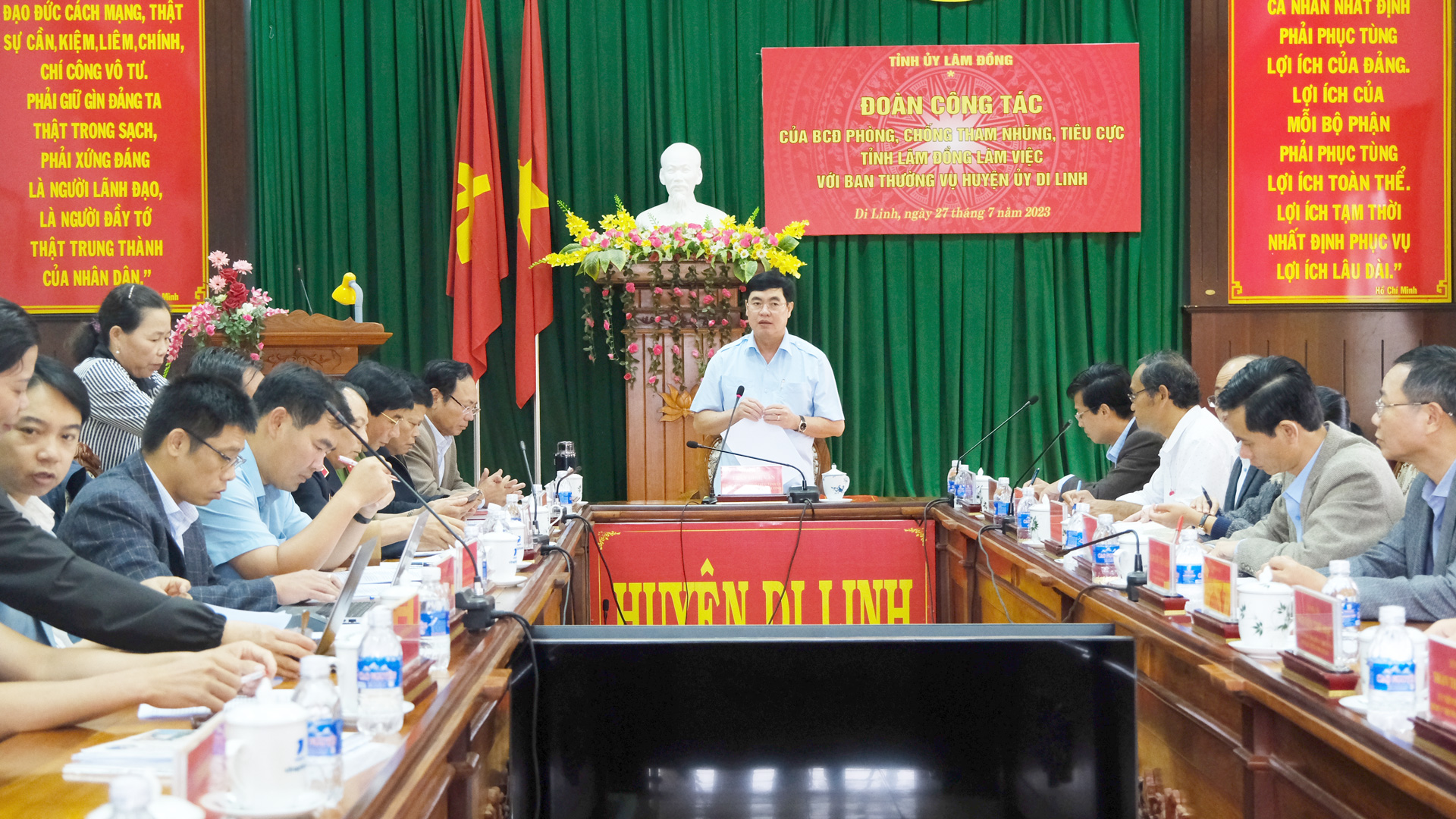 Quyết tâm đấu tranh phòng, chống tham nhũng, tiêu cực