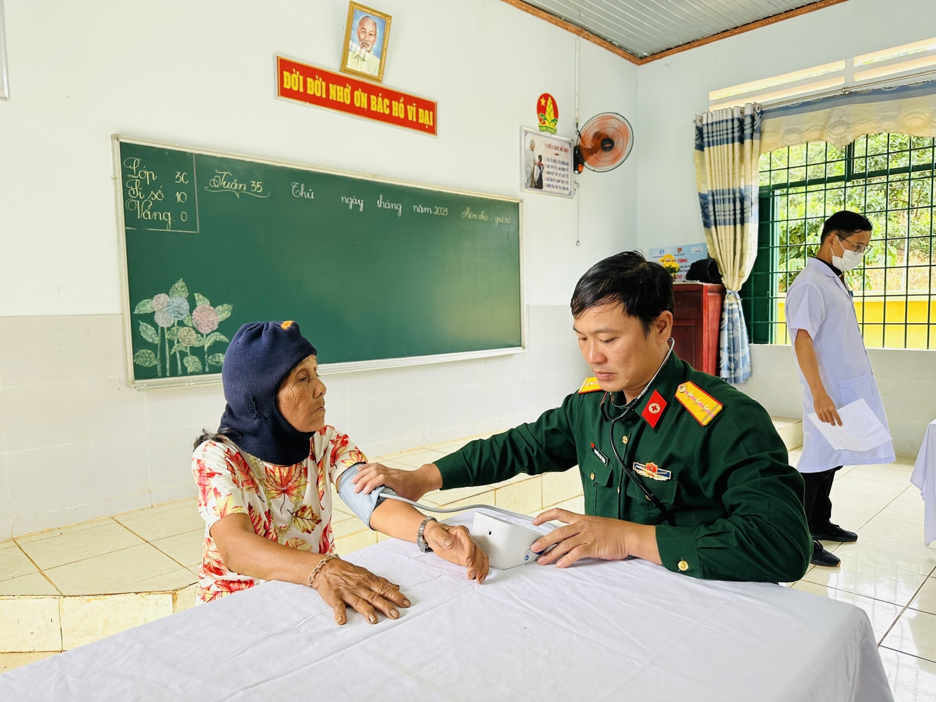 Đạ Tẻh: Hiệu quả thiết thực từ Mô hình Dân vận khéo Về với buôn làng - 3 cùng với Nhân dân