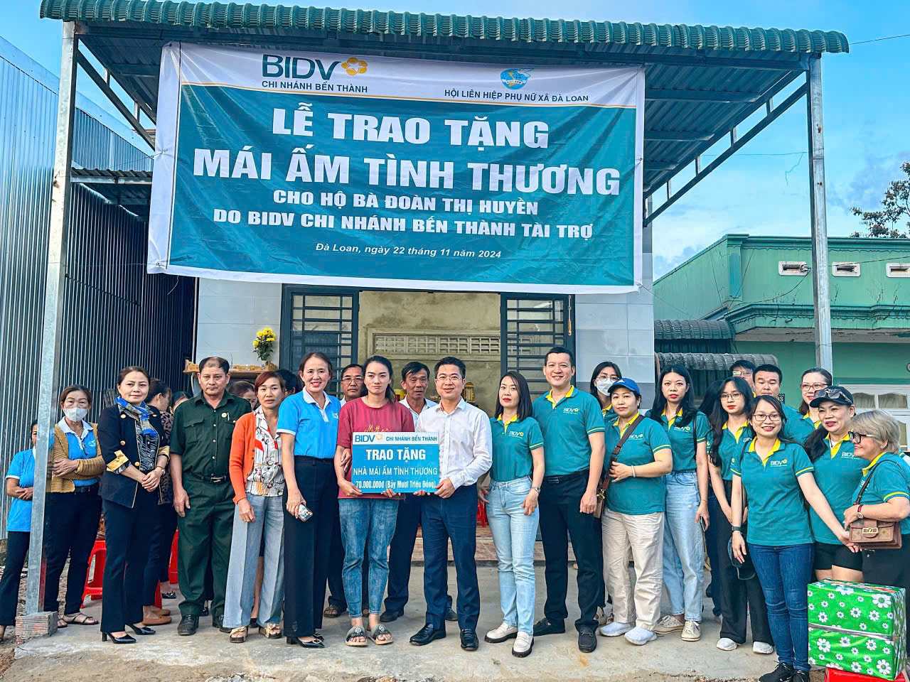 Trao “Mái ấm tình thương” cho hội viên phụ nữ nghèo