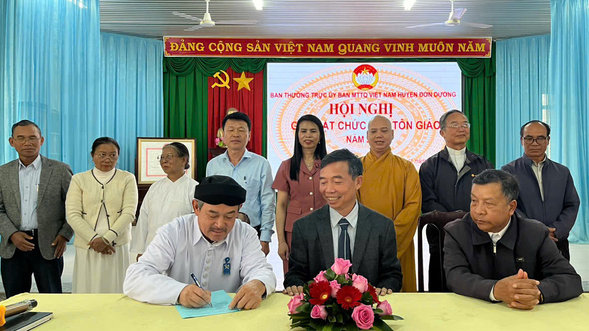 Đơn Dương: Gặp mặt các chức sắc tôn giáo năm 2024