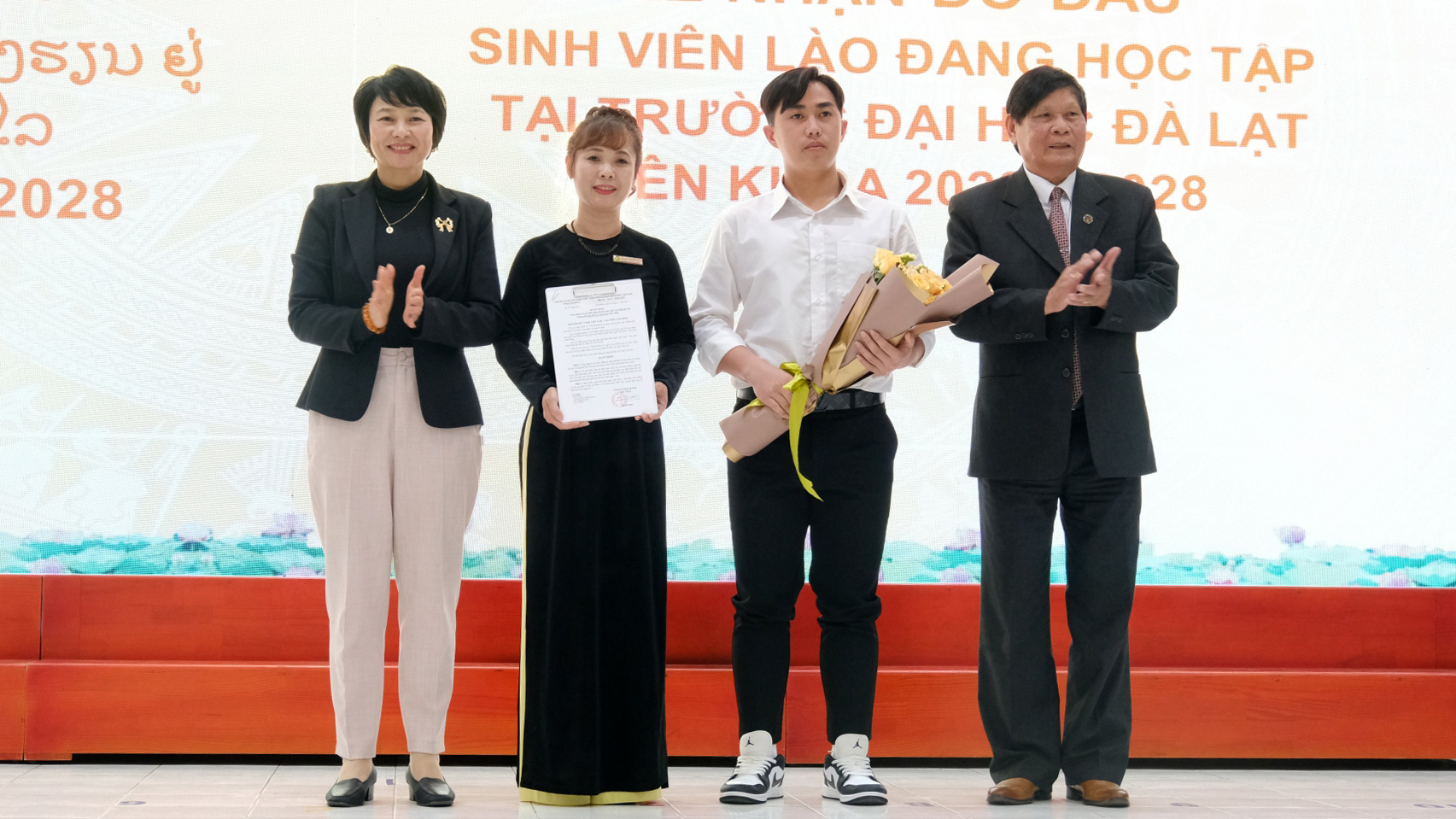 Gặp mặt học viên, sĩ quan Quân đội và sinh viên hai nước Lào, Campuchia