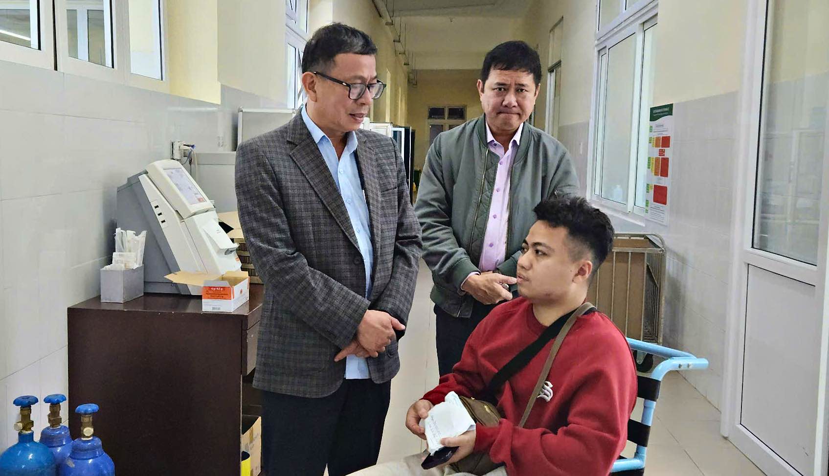 Lãnh đạo TP Đà Lạt thăm, hỗ trợ gia đình du khách trong vụ tai nạn taxi 35 triệu đồng