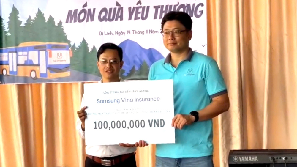 Hơn 100 triệu đồng hỗ trợ cho Hội Người mù huyện Di Linh