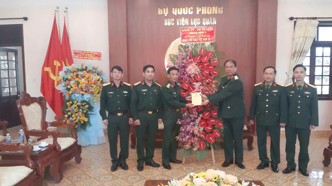 Đảng uỷ, Bộ CHQS tỉnh thăm, chúc mừng các đơn vị nhân Ngày Nhà giáo Việt Nam