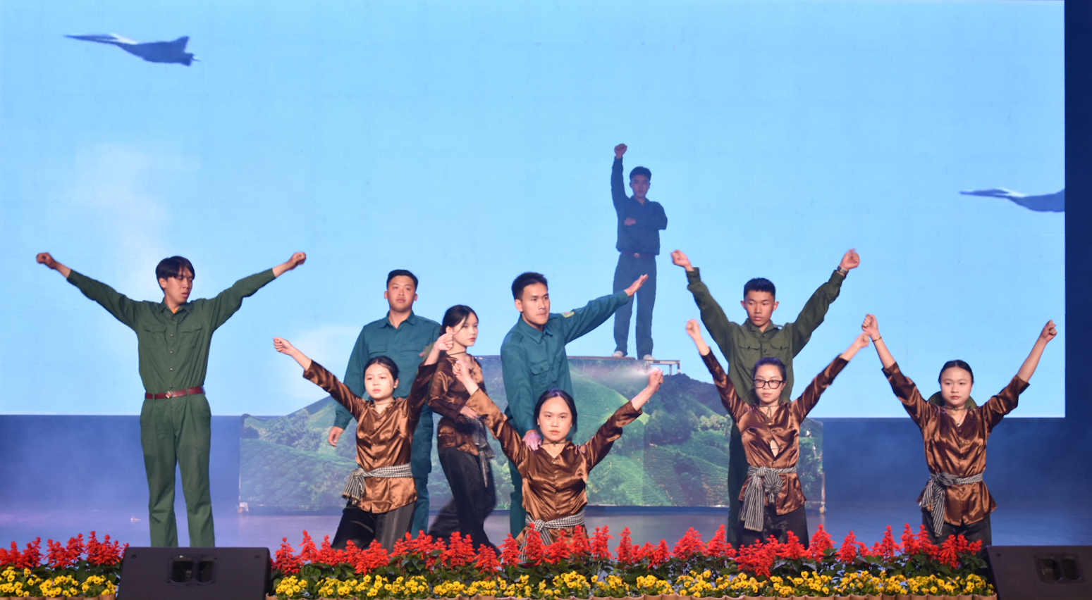 Hơn 400 người tham gia Hội thi văn nghệ Ngày hội Văn hóa Quân - Dân