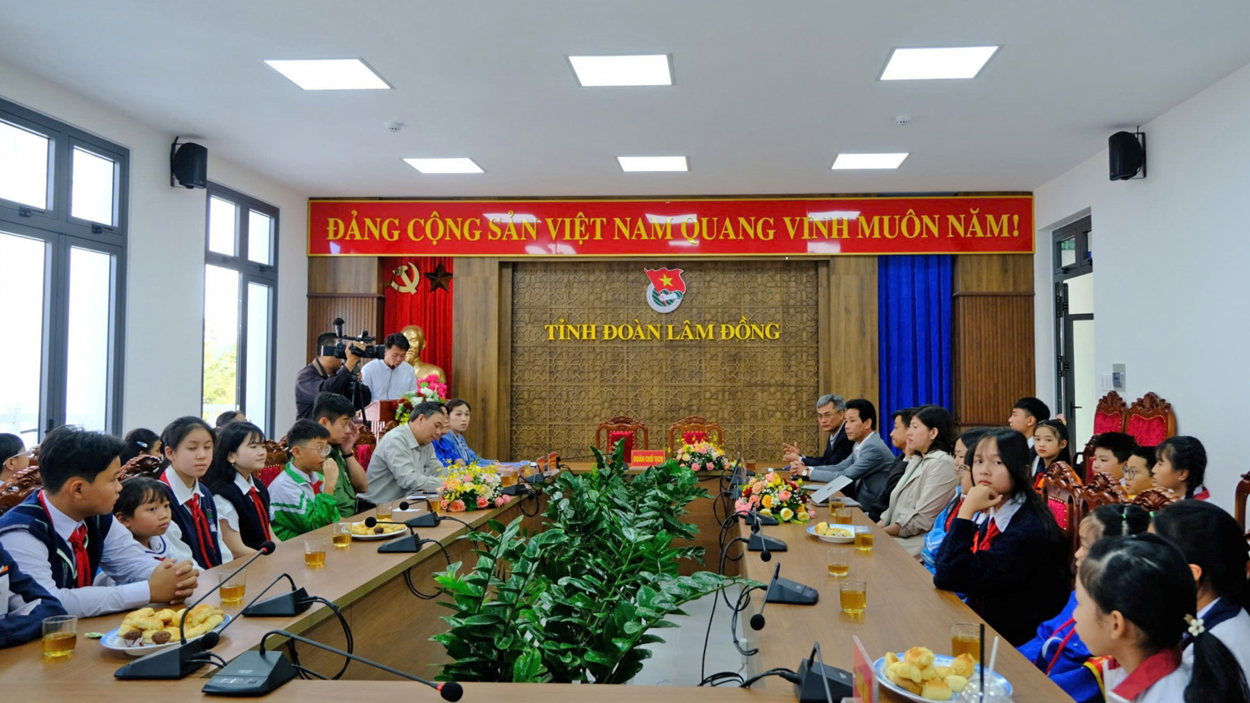 Giải pháp để trẻ em tương tác và sử dụng hiệu quả các phương tiện trên không gian mạng