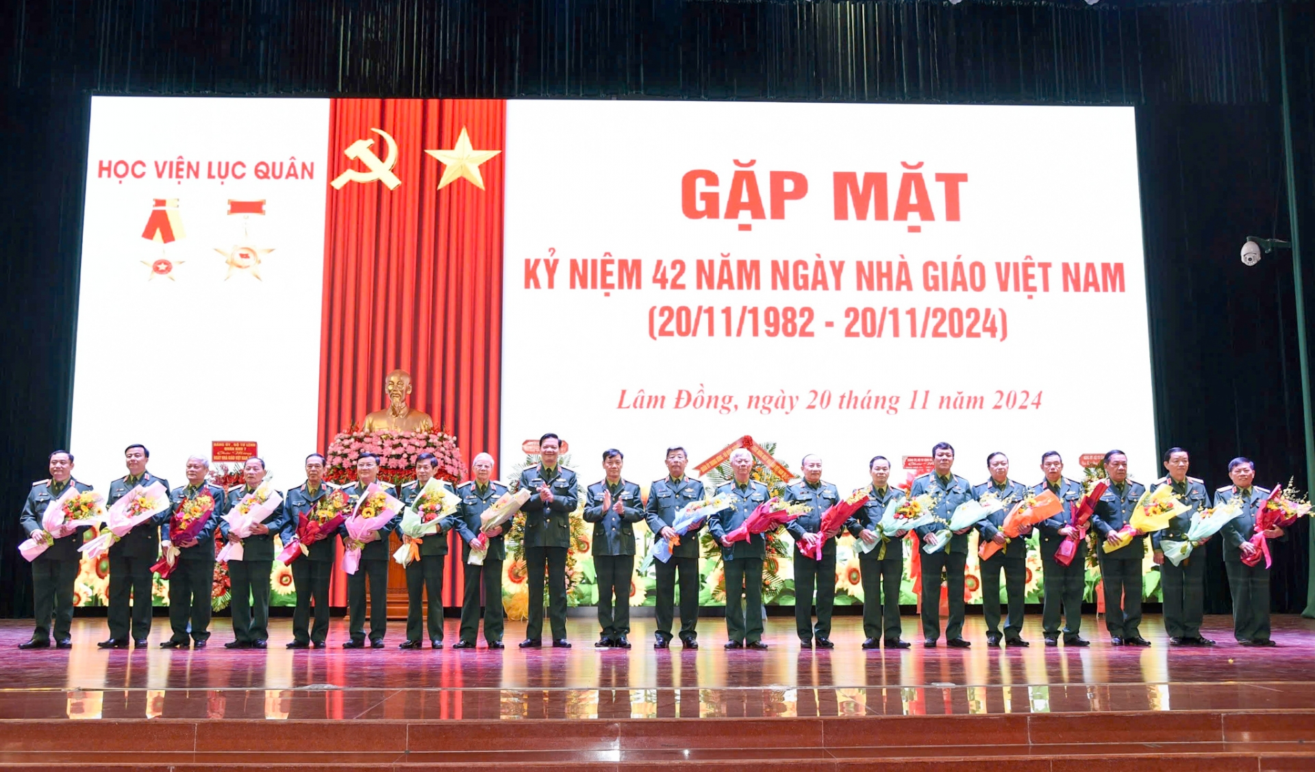 Học viện Lục quân tổ chức Lễ kỷ niệm 42 năm Ngày Nhà giáo Việt Nam