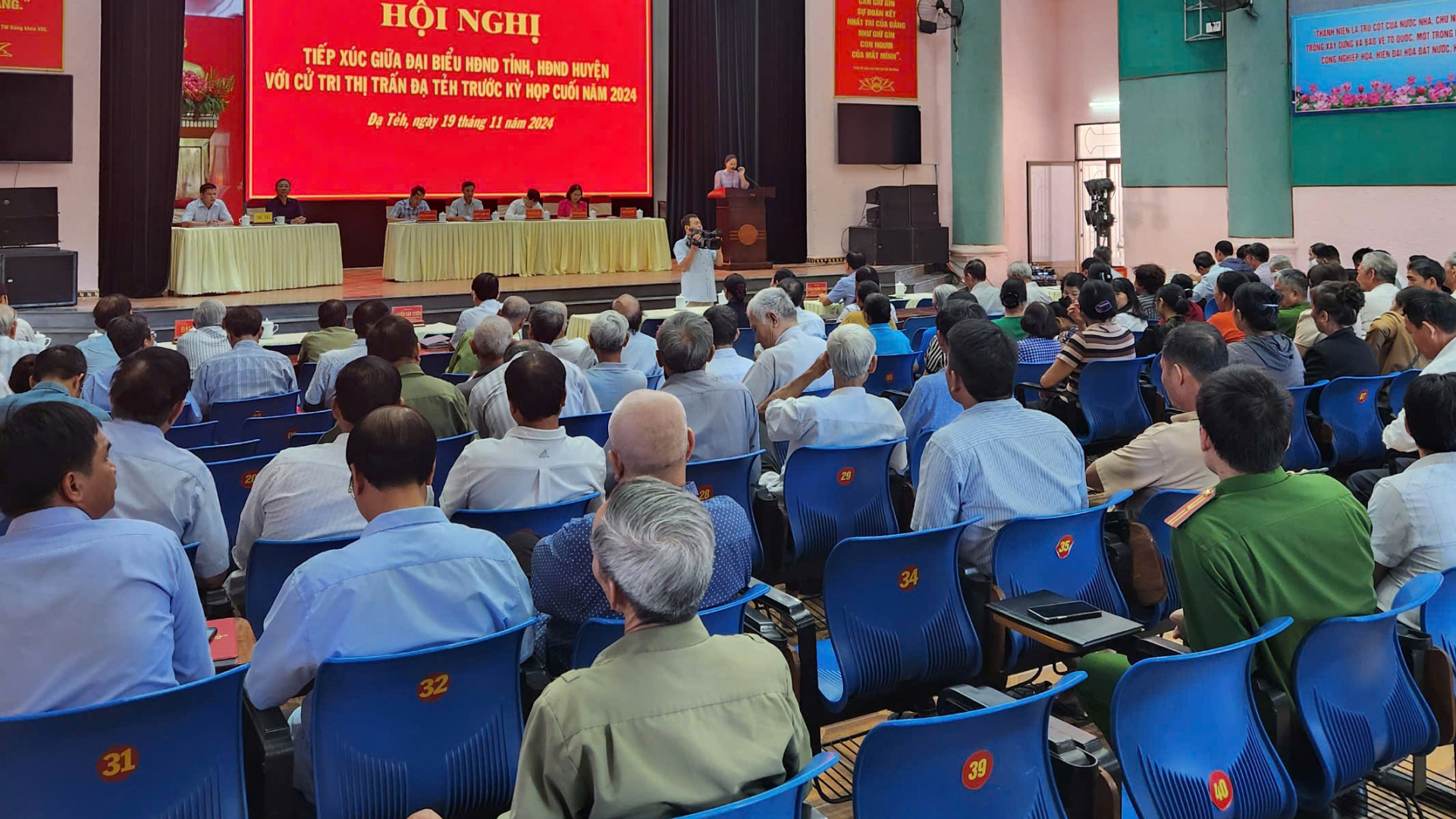 Đại biểu HĐND tỉnh Lâm Đồng và huyện Đạ Tẻh tiếp xúc cử tri trước kỳ họp cuối năm 2024