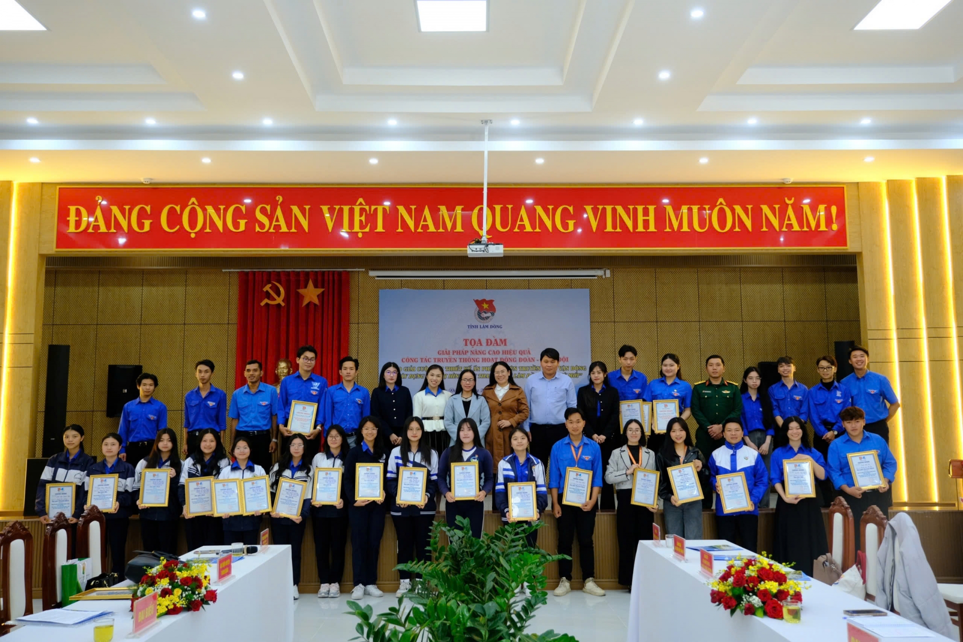 Trao giải Cuộc thi thiết kế ấn phẩm tuyên truyền Cuộc vận động Xây dựng giá trị hình mẫu thanh niên Lâm Đồng thời kỳ mới