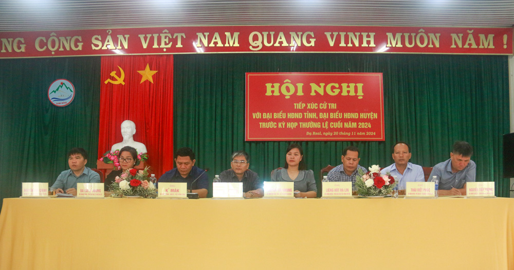 Tổ đại biểu HĐND tỉnh và huyện tiếp xúc với cử tri huyện Đam Rông