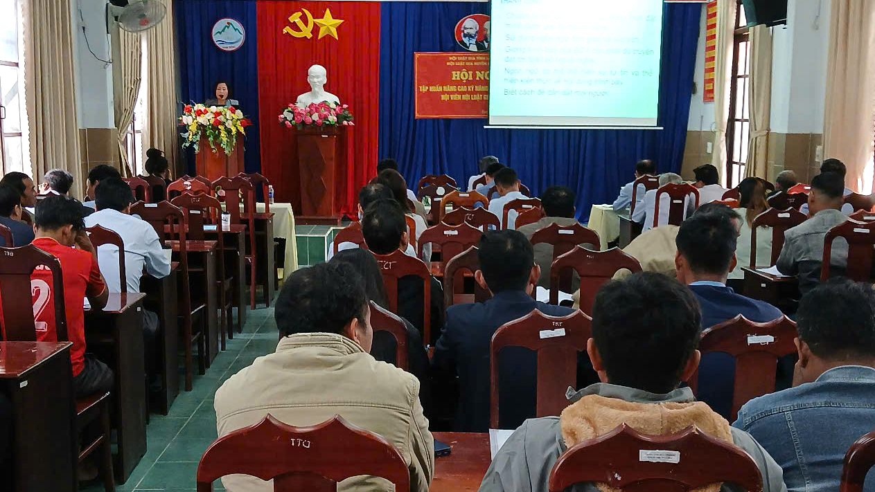 Hội Luật gia nâng cao kỹ năng phổ biến giáo dục pháp luật cho cán bộ, hội viên tại Đam Rông
