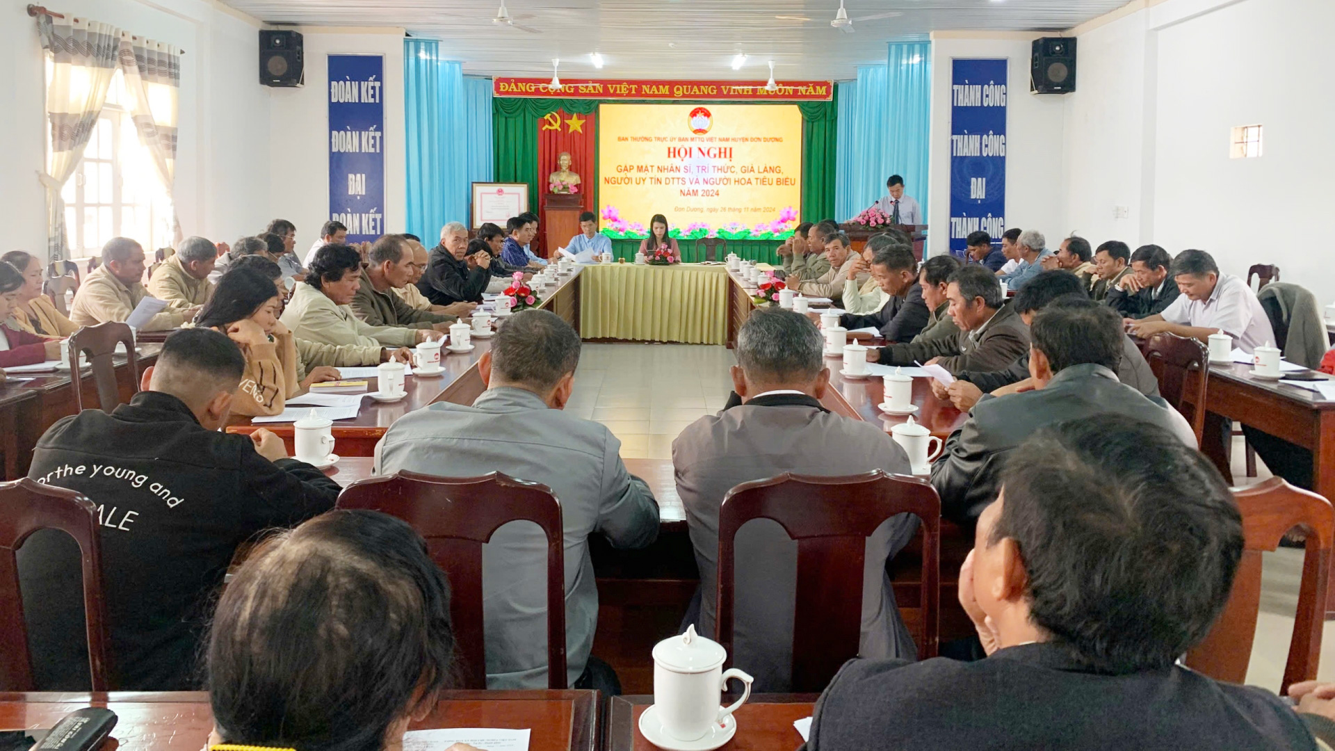 Đơn Dương: Gặp mặt người có uy tín, tiêu biểu trong vùng đồng bào DTTS và người Hoa