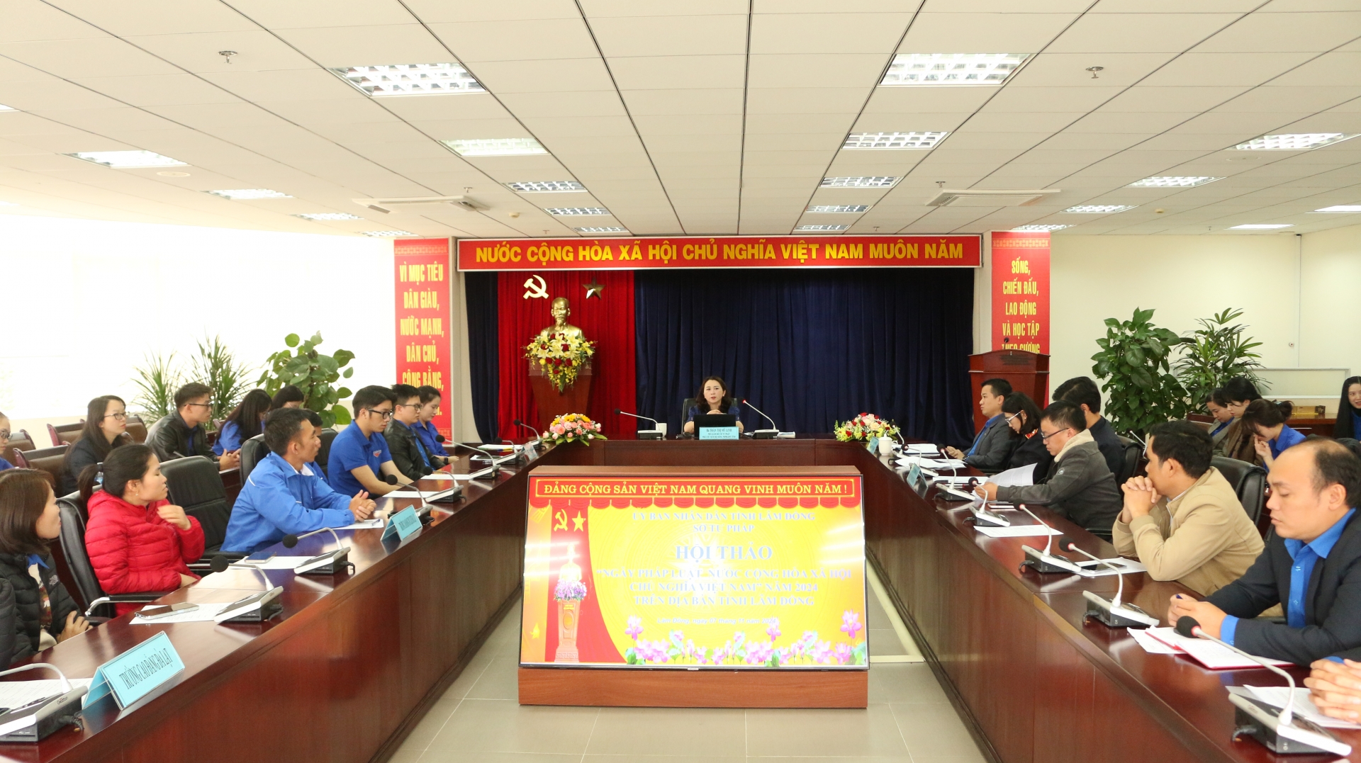 Ứng dụng công nghệ thông tin trong công tác phổ biến, giáo dục pháp luật cho đoàn viên, thanh niên