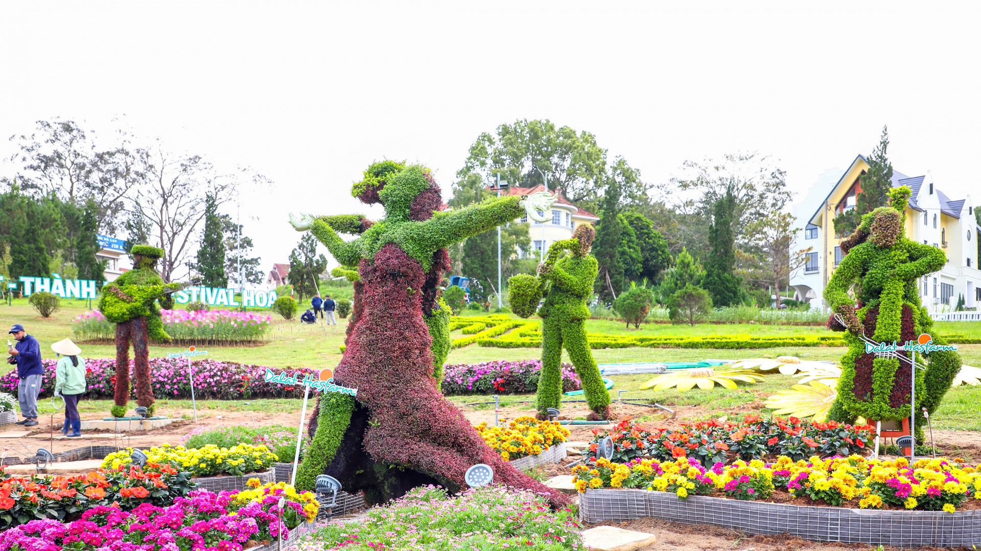 Chỉnh trang đô thị, tô điểm sắc màu cho thành phố ngàn hoa