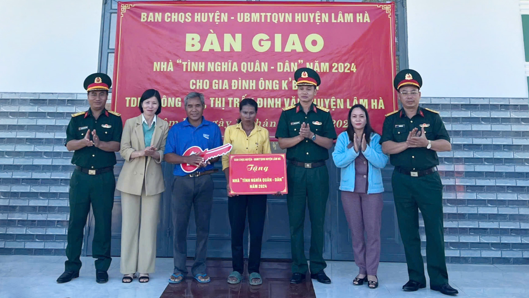 Lâm Hà: Bàn giao nhà Tình nghĩa quân - dân