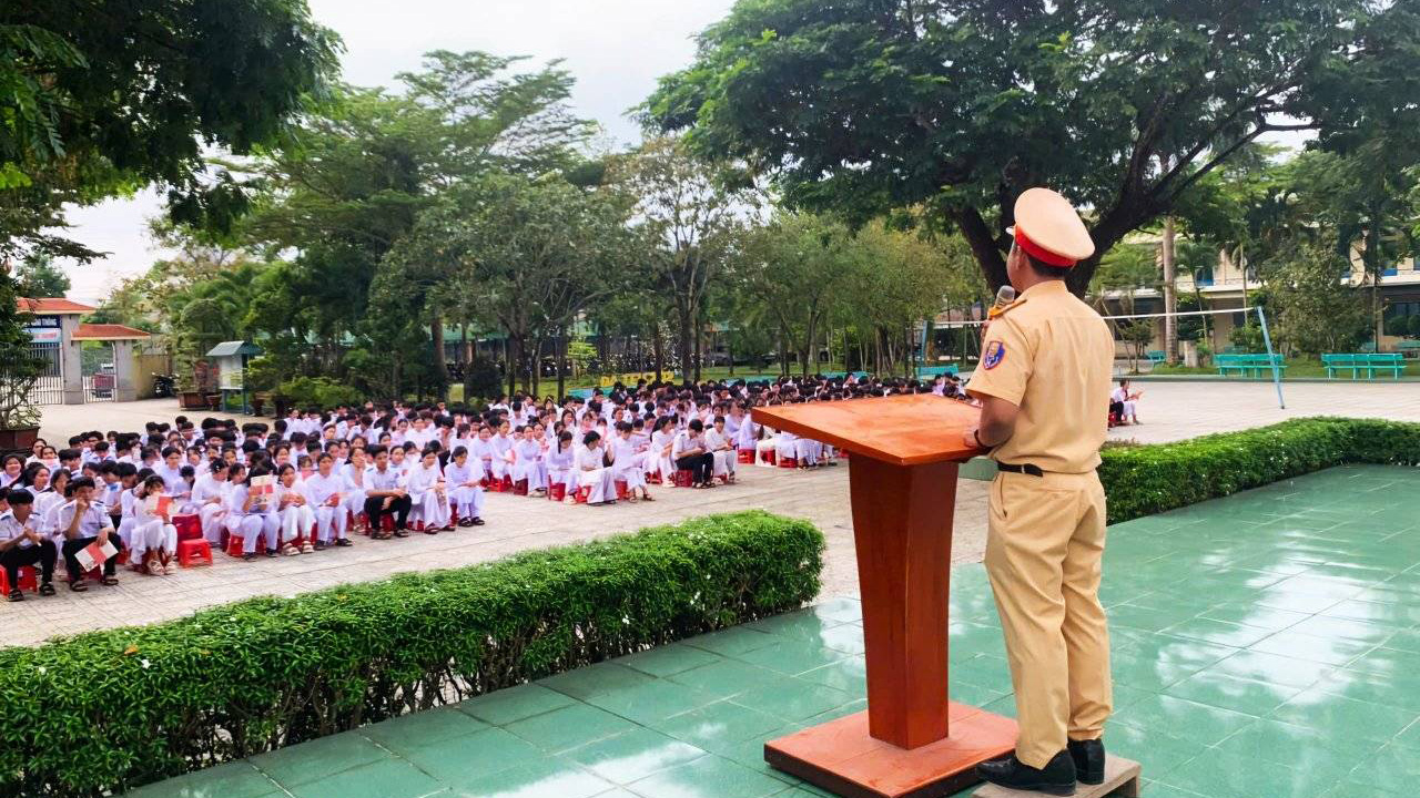 Đạ Tẻh: Tăng cường các biện pháp bảo đảm trật tự ATGT cho học sinh