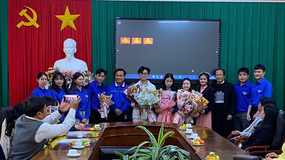 3 sinh viên Trường Cao đẳng Đà Lạt được kết nạp Đảng