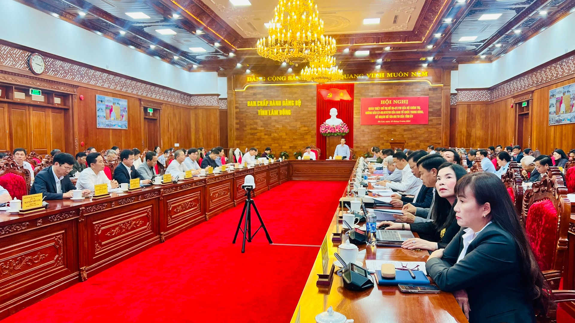 MỘT SỐ ĐIỂM MỚI TRONG QUY ĐỊNH KIỂM ĐIỂM, ĐÁNH GIÁ, XẾP LOẠI ĐỐI VỚI TẬP THỂ, CÁ NHÂN TRONG HỆ THỐNG CHÍNH TRỊ: Đánh giá rõ kết quả thực hiện nhiệm vụ bằng sản phẩm cụ thể, gắn với thực hiện Chỉ thị số 34