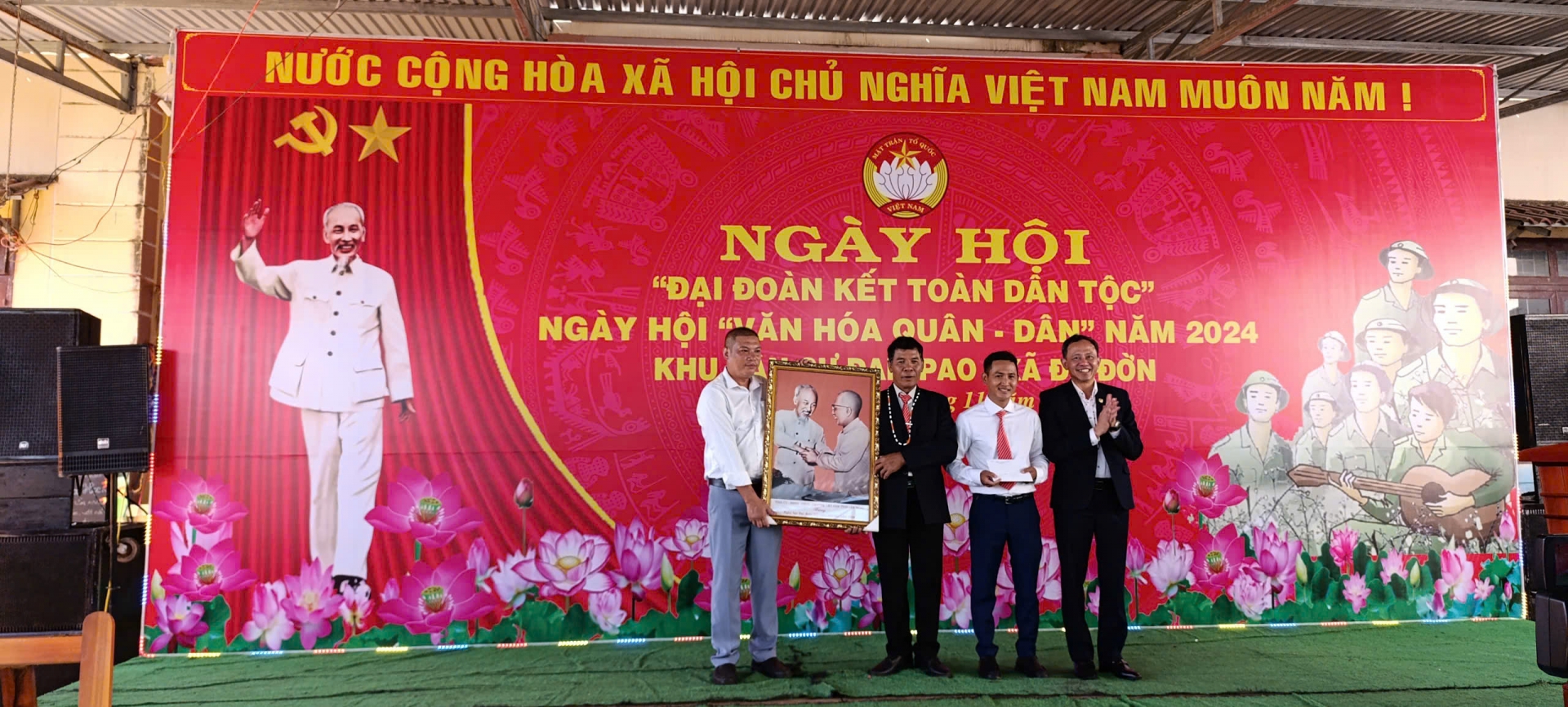 Chủ tịch Hội Nông dân tỉnh dự Ngày hội Đại đoàn kết toàn dân tộc tại huyện Lâm Hà