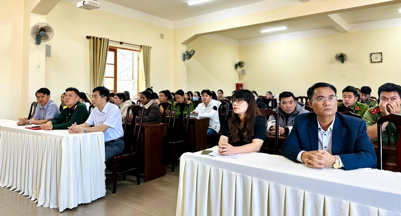 Lạc Dương: 54 đảng viên hoàn thành lớp bồi dưỡng lý luận chính trị dành cho đảng viên mới