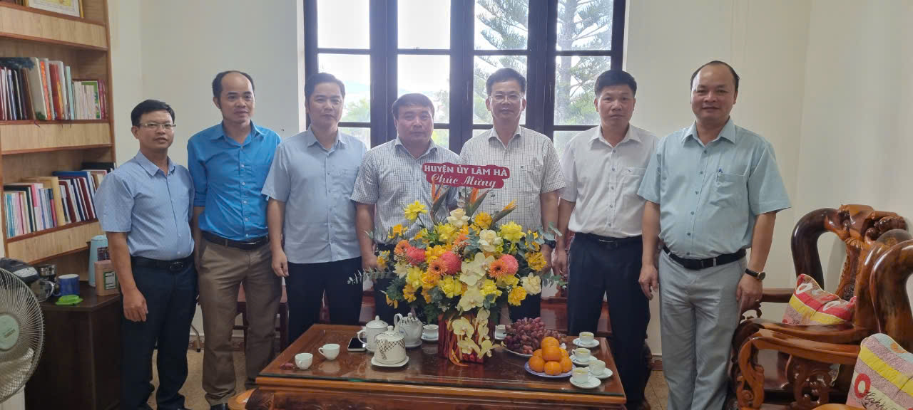 Thường trực Huyện ủy Lâm Hà thăm chúc mừng Ủy ban MTTQ Việt Nam huyện