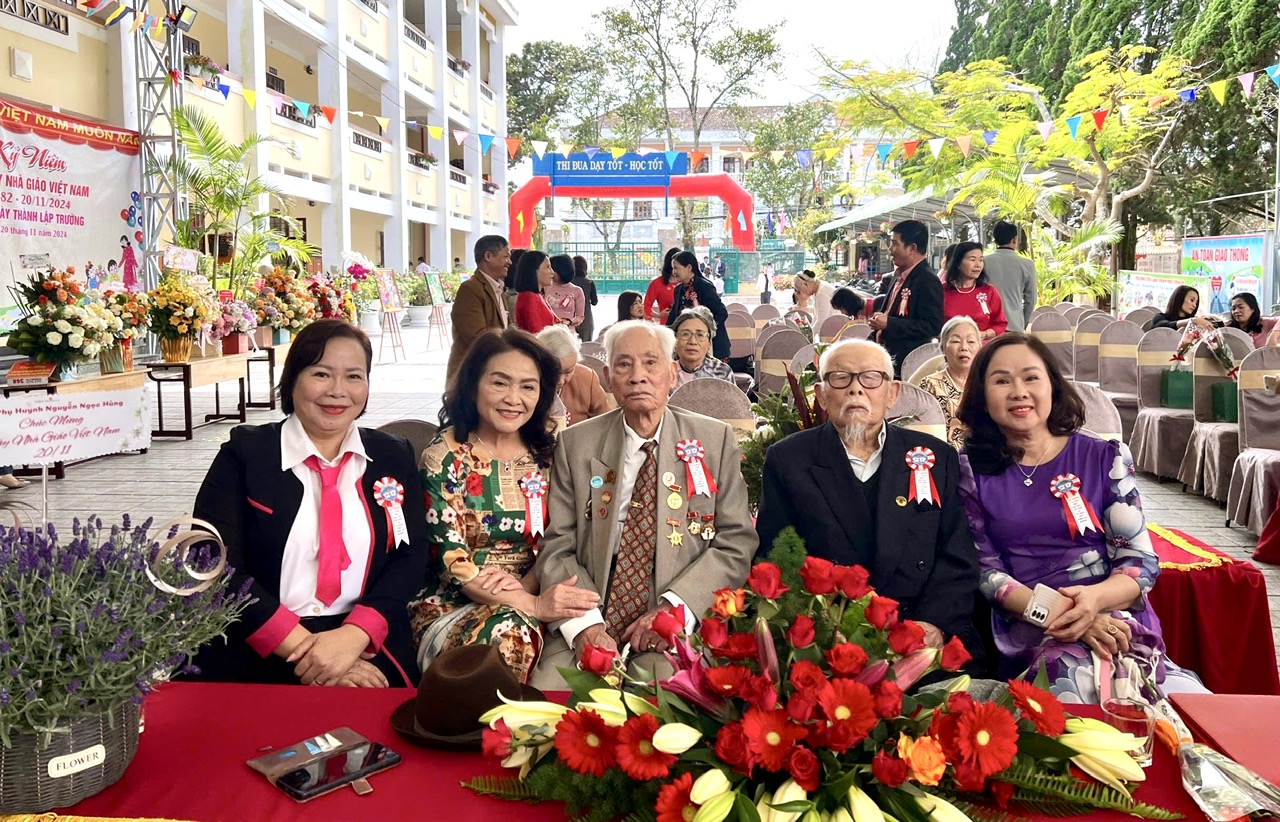 Trường Tiểu học Phan Như Thạch – Đà Lạt kỷ niệm 20 năm thành lập
