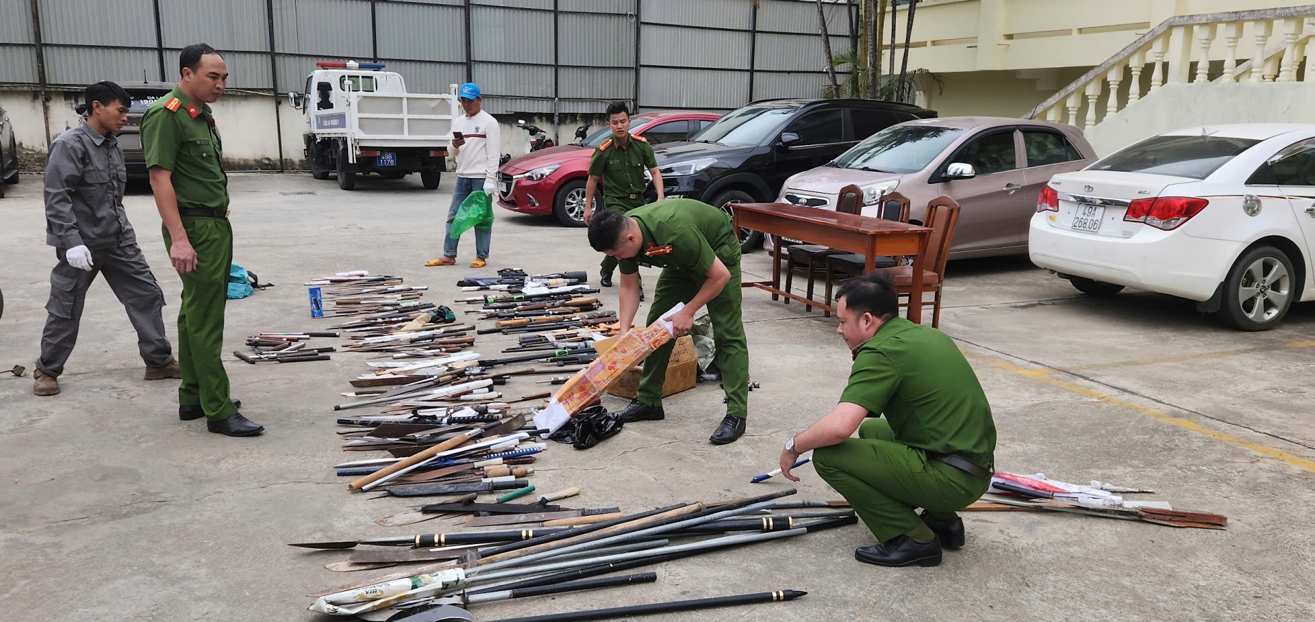 Đà Lạt: Tiêu hủy 237 vũ khí, vật liệu nổ và công cụ hỗ trợ