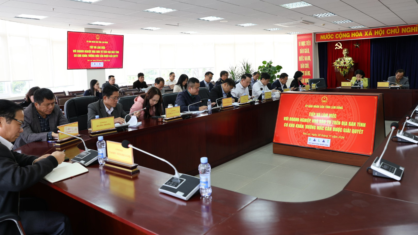 Phó Chủ tịch UBND tỉnh Võ  Ngọc Hiệp chủ trì tiếp và làm việc với doanh nghiệp tháng 11