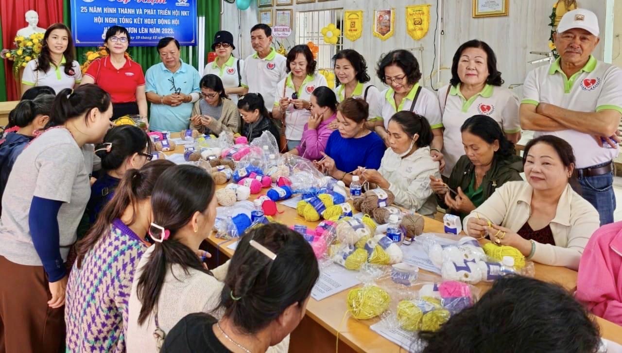 Gần 4 tỷ đồng giúp đỡ bệnh nhân nghèo, người khuyết tật và trẻ mồ côi